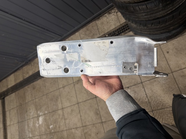 51118057152 BMW Кронштейн усилителя переднего бампера купить в Ирпень