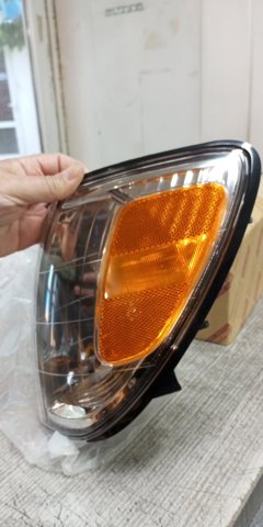 Передний фонарь указателя поворота 8152060370 TOYOTA