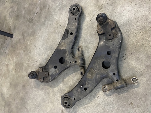 4806848051 TOYOTA Рычаг передней подвески нижний правый купить в Павлоград