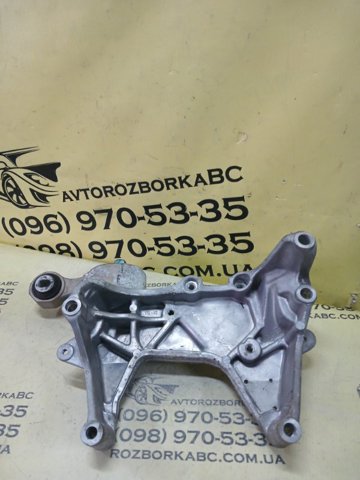 Кронштейн подушки (опоры) двигателя, правой 112314BA0B NISSAN