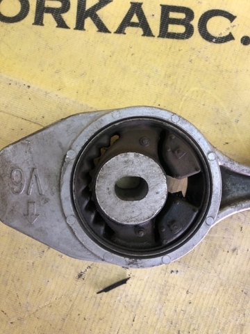 113504RA0A NISSAN Верхняя опора двигателя купить в Хмельницкий