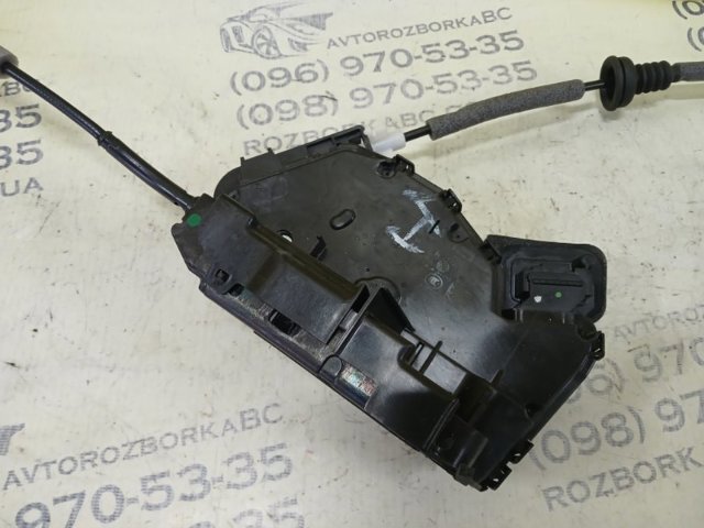 Замок задней левой двери 17A839015 VAG