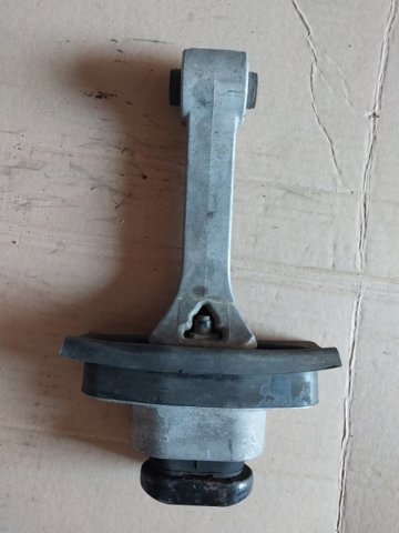 Передняя опора двигателя 219503S000 HYUNDAI