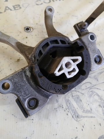Подушка КПП 22326862578 BMW