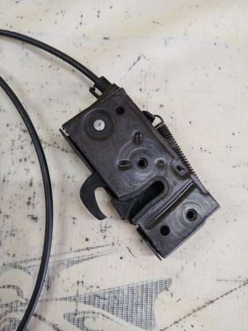 VOLVO 31352884 Трос открывания капота передний в наличии Ровно