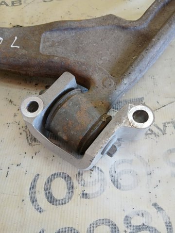 Левый рычаг передней нижней подвески 31360644 VOLVO