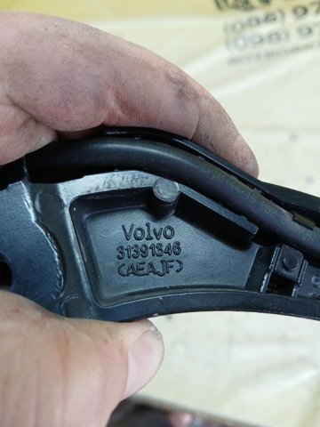 Рычаг-поводок стеклоочистителя лобового стекла 31391846 VOLVO