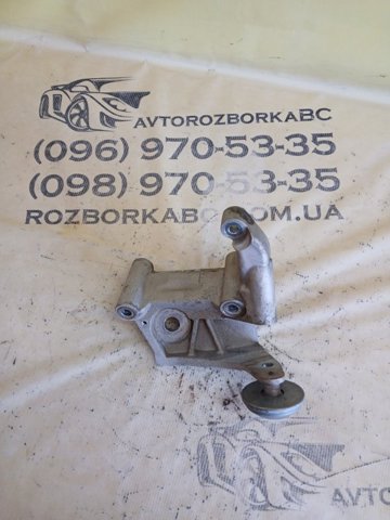 Кронштейн подушки (опоры) двигателя, правой 31430470 VOLVO