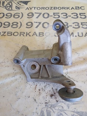 31430470 VOLVO Кронштейн подушки (опоры) двигателя правой купить в Кривой Рог