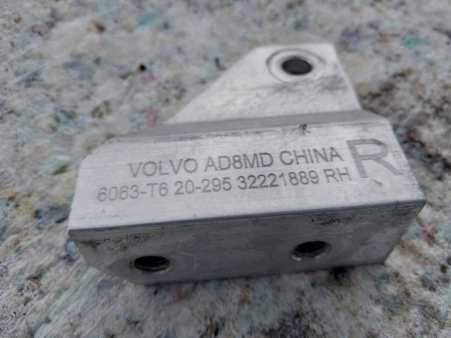 VOLVO 32221889 в наличии Тернополь