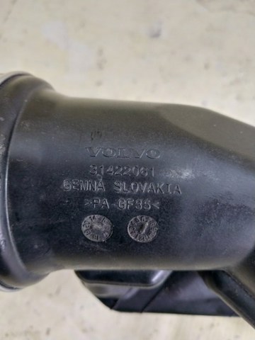 Патрубок воздушный, выход из компрессора (наддув) 32325480 VOLVO