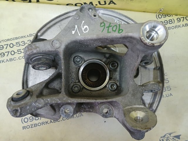 BMW 33306865661 Цапфа задняя левая в наличии Украина