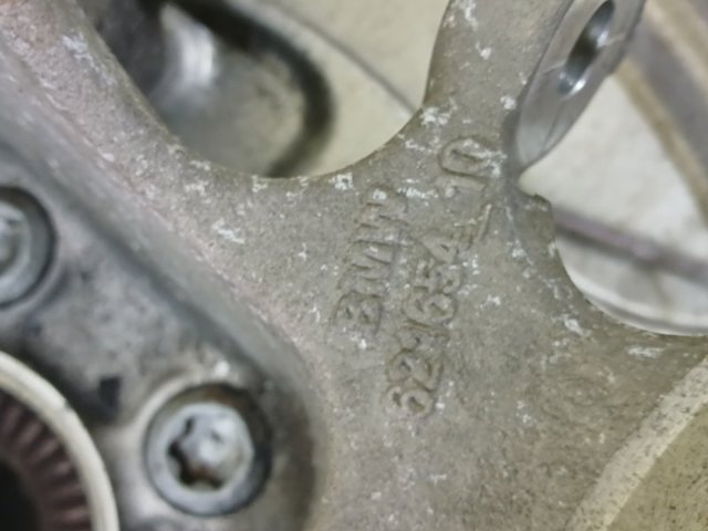 33306865661 BMW Цапфа задняя левая купить в Ровно
