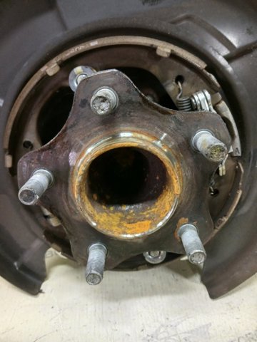 Цапфа - поворотный кулак задний, левый 430191AA0A NISSAN