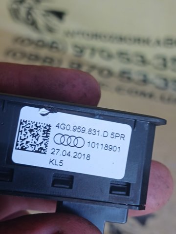 Кнопка привода замка третей/пятой двери 4G0959831D VAG