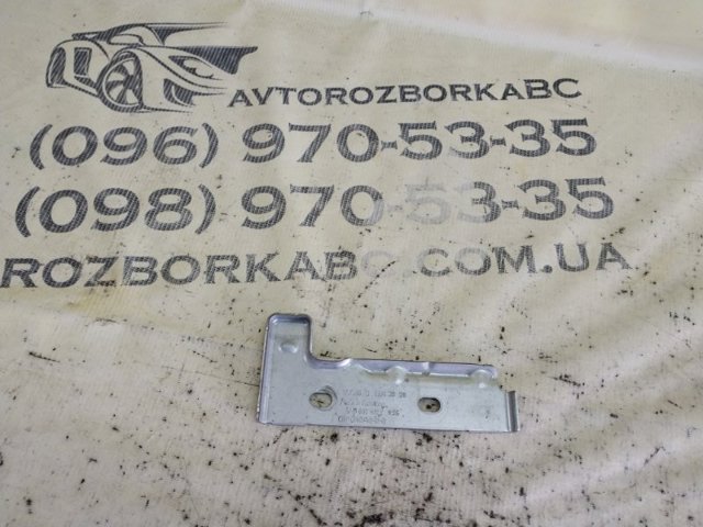 Подставка аккумулятора (АКБ) 4M0802419E VAG
