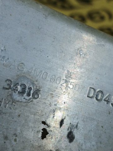 Кронштейн усилителя переднего бампера 4M0802507 VAG