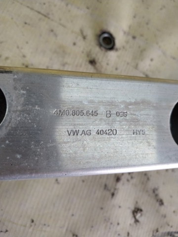 Кузовные распорки 4M0805645B VAG