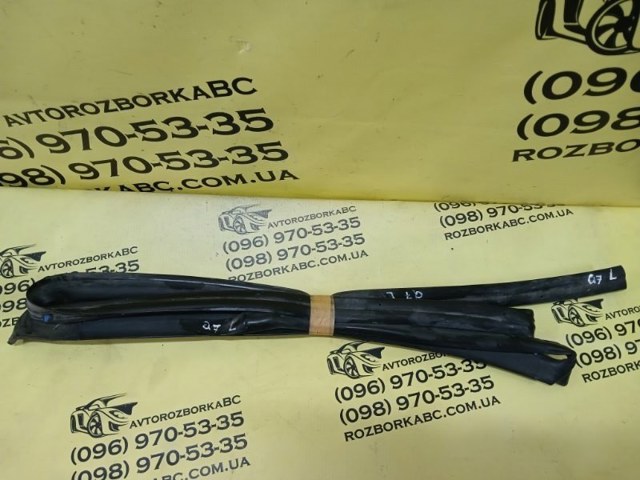 Уплотнитель накладки порога передний левый 4M0839119D VAG