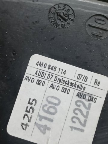 Стекло треугольное двери передней правой 4M0845114 VAG