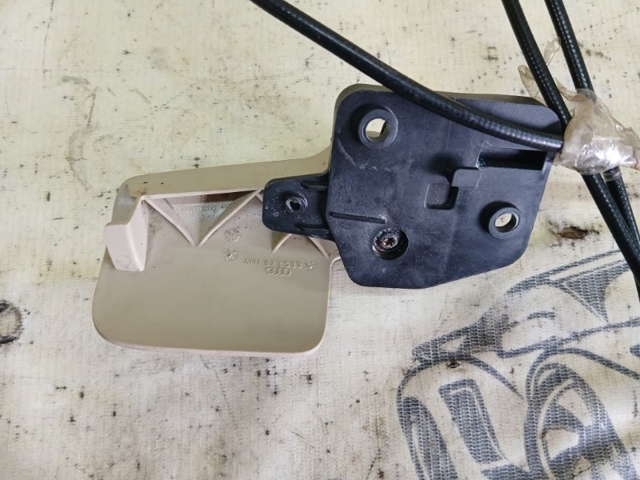 4M1823533 Ручка открывания капота купить Николаев