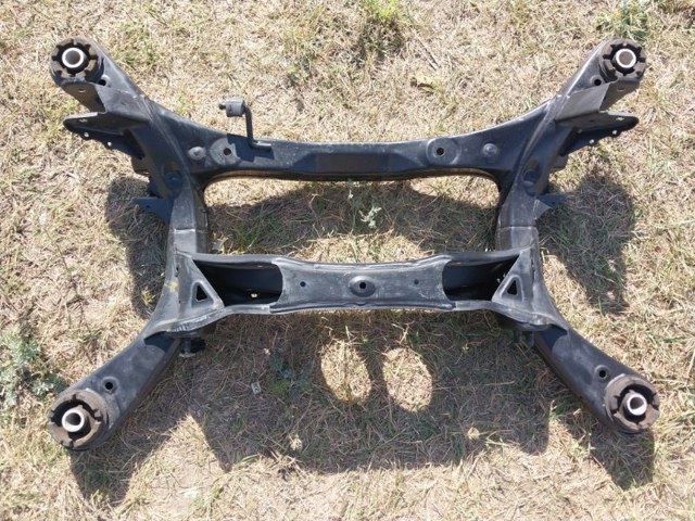 Крабобалка задней подвески 512060E043 TOYOTA
