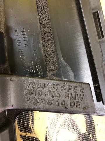 Накладка задней двери, левой, вертикальная 51357349675 BMW