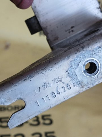 BMW 51647245795 Кронштейн передней балки в наличии Украина