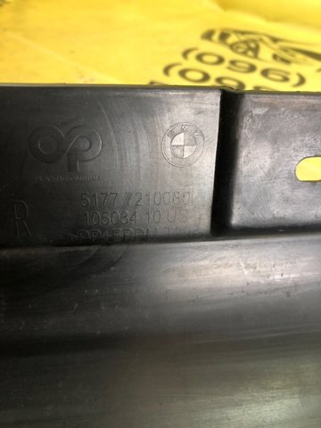 Накладка на порог правая 51777210080 BMW