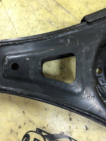 55220C2100 HYUNDAI Рычаг задней подвески нижний правый купить в Украина