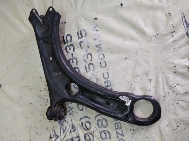 561407152C VAG Нижний рычаг купить в Запорожье
