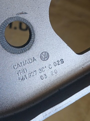 VAG 561827301C Петля крышки багажника в наличии Житомир