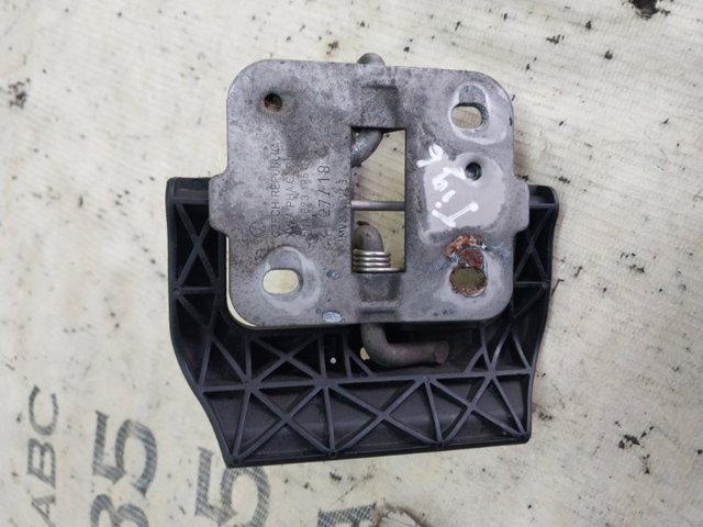 VAG 5NA823186C Стояк-крюк замка капота в наличии Кривой Рог
