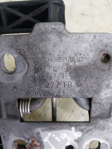 VAG 5NA823186C Стояк-крюк замка капота в наличии Кривой Рог