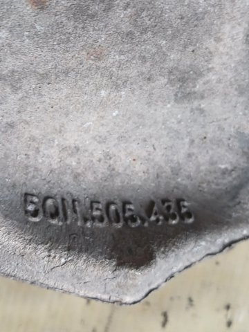 Цапфа поворотная левая 5QN505435 VAG