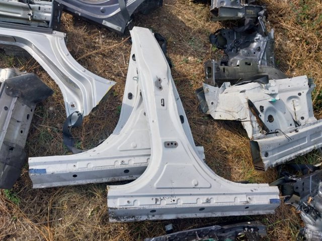 Амортизационная стойка центральная, левая 613120E080 TOYOTA