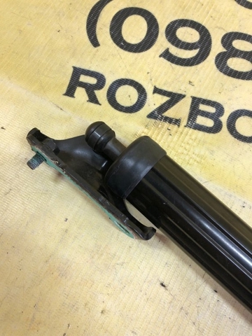 Газовый упор багажника 689100E070 TOYOTA
