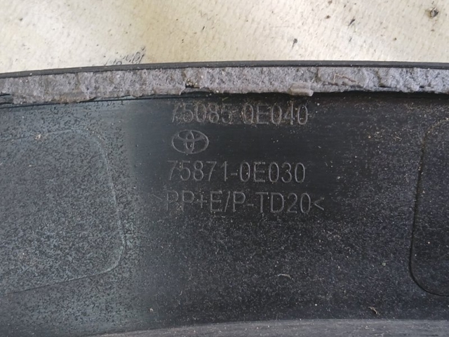 TOYOTA 750850E040 Расширитель (накладка) арки переднего крыла правый в наличии Запорожье
