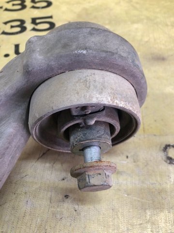 Рычаг передней подвески нижний левый 80A407695D VAG