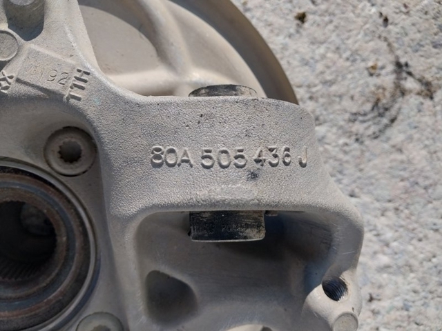 Цапфа поворотная правая 80A505432G VAG