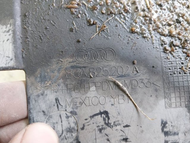 VAG 80A825202A Защита днища правая в наличии Днепр