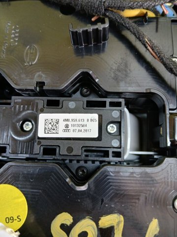 Плафоны внутреннего освещения 80A947135ANBC5 VAG