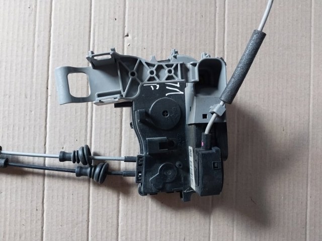 Замок двери водителя 813103S010 HYUNDAI