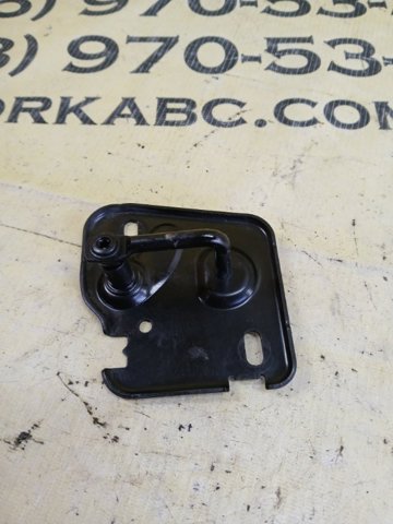 Стояк-крюк замка капота 81A823186A VAG