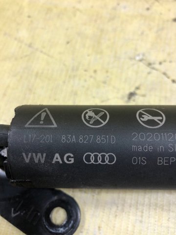 VAG 83A827851D Амортизатор багажника в наличии Днепр