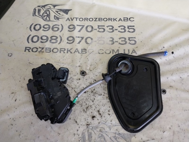 Замок задней двери, правой 83A839016B VAG