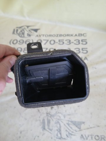 Решетка воздуховода левая 83B8209016PS VAG
