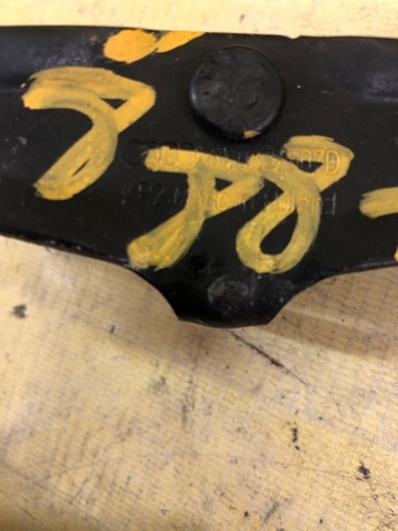 Петля замка крышки багажника 8V0827507D VAG