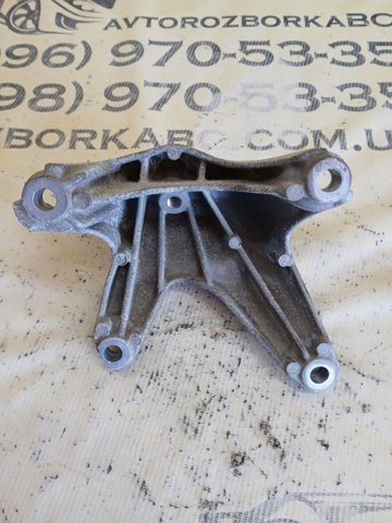 8W0199307L Кронштейн подушки (опоры) двигателя левой купить Ровно