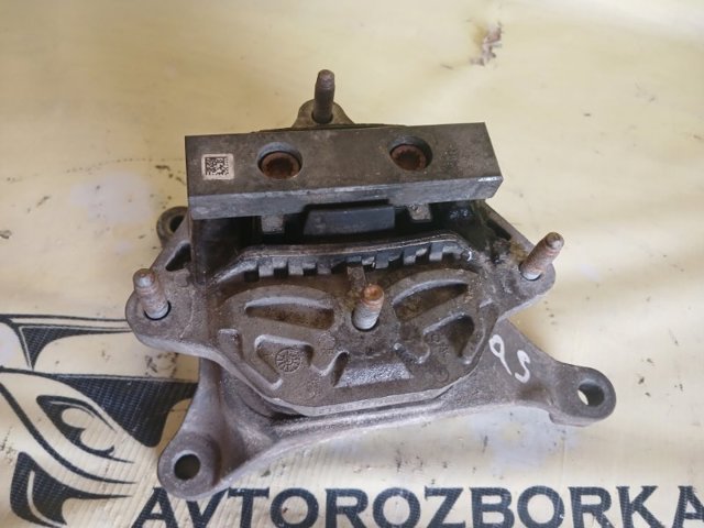 Крепление подушки коробки передач 8W0399118C VAG